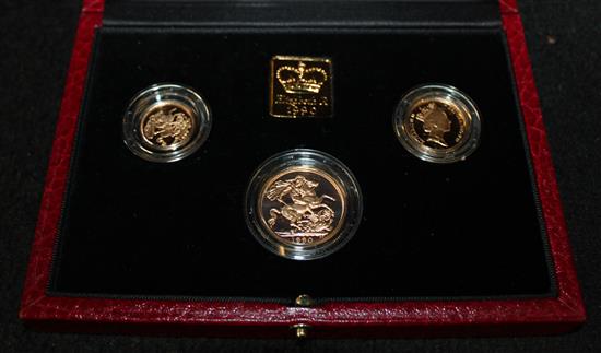 1990 United Kingdom Gold Proof Sovereign Three-Coin Set, no. 0137